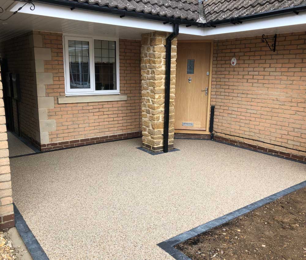 Resin Bound Gravel Entrance To House by Raybell and Sons Surfacing